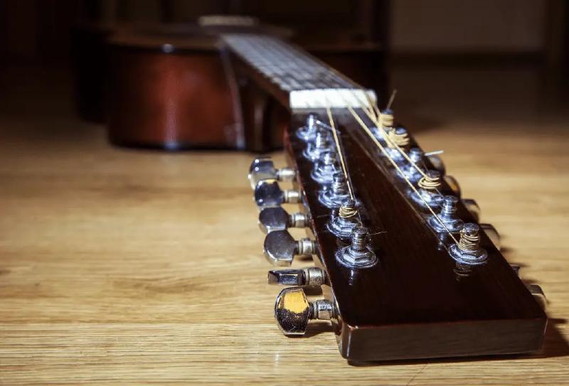 Featured image of post The Dual Dozen: A Beginner's Journey with a 12-String Guitar